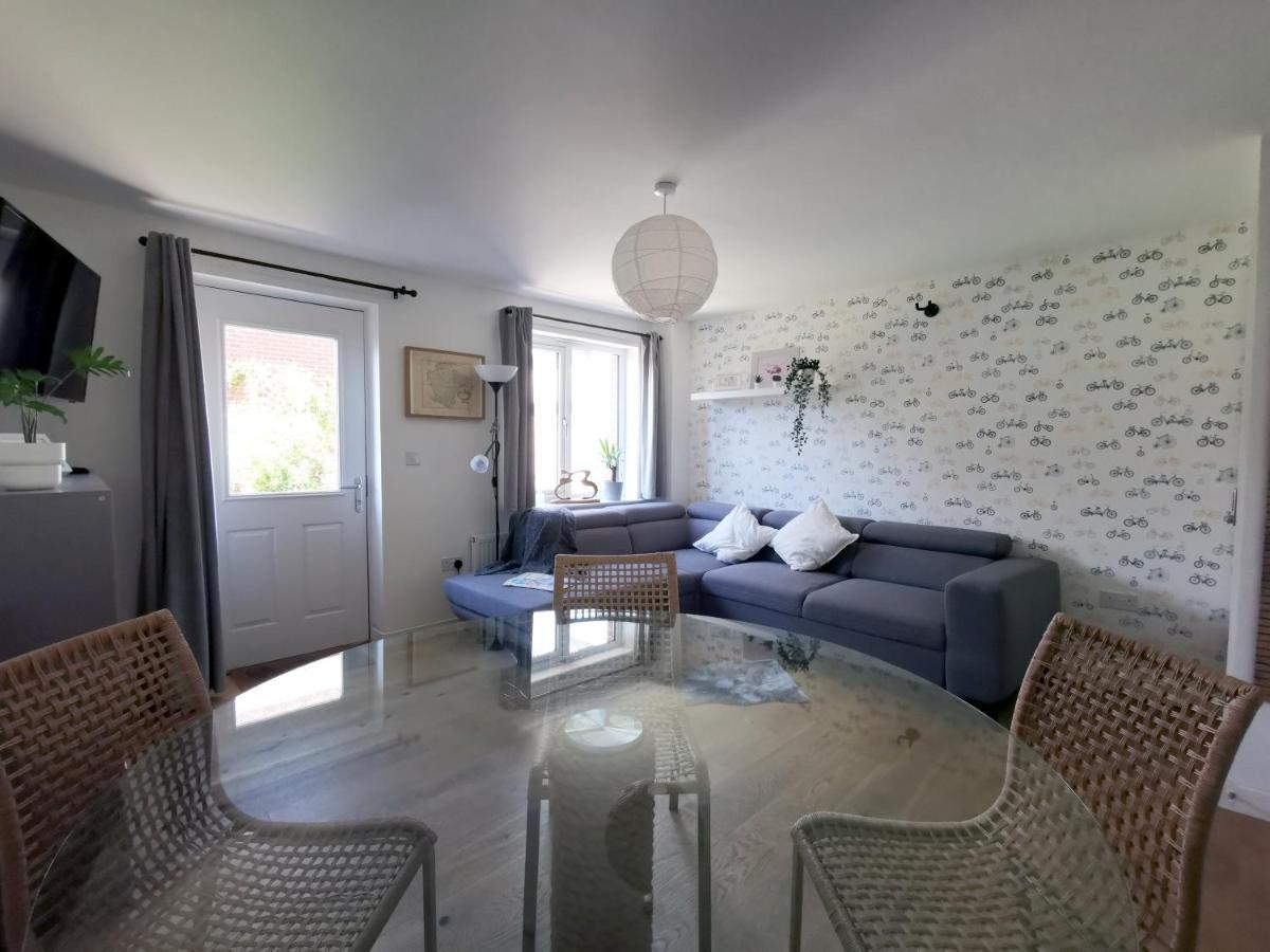 2 Bedroom House With Free Parking Lyme Regis Luaran gambar
